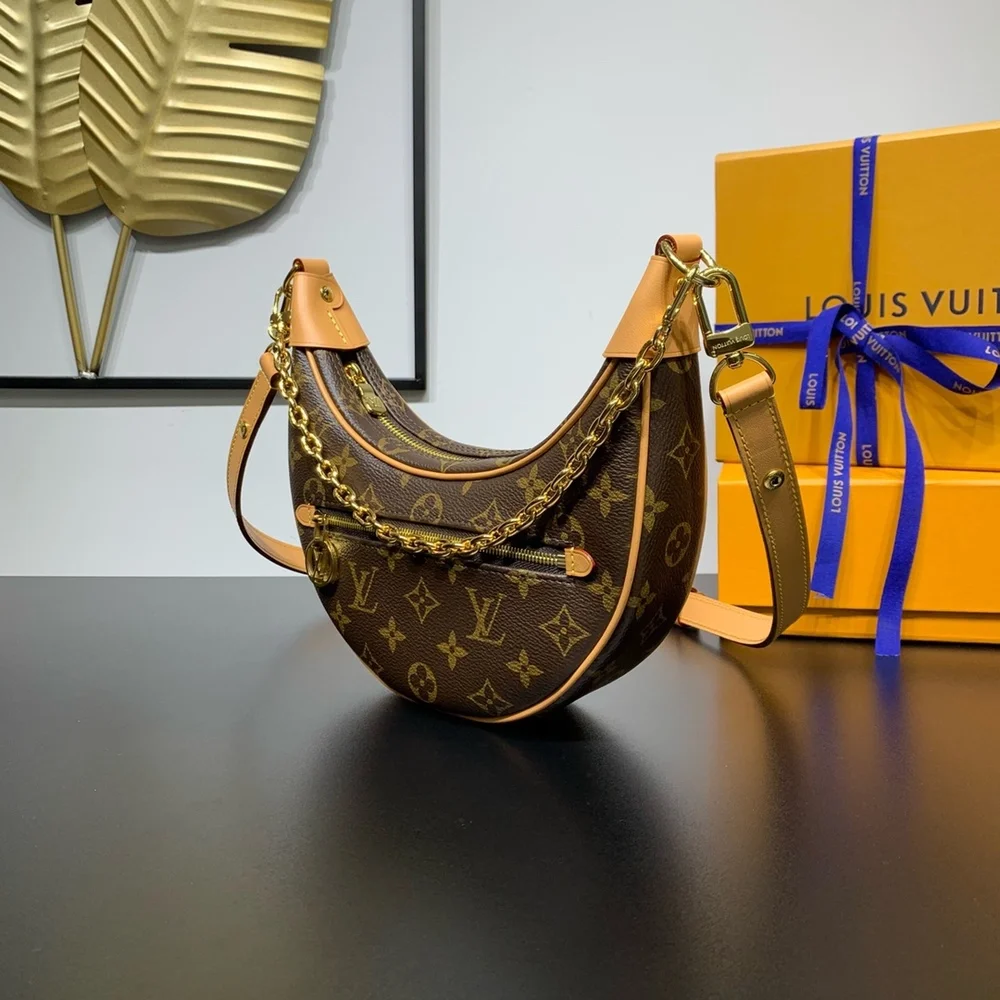 LOUIS VUITTON. dimensions 23